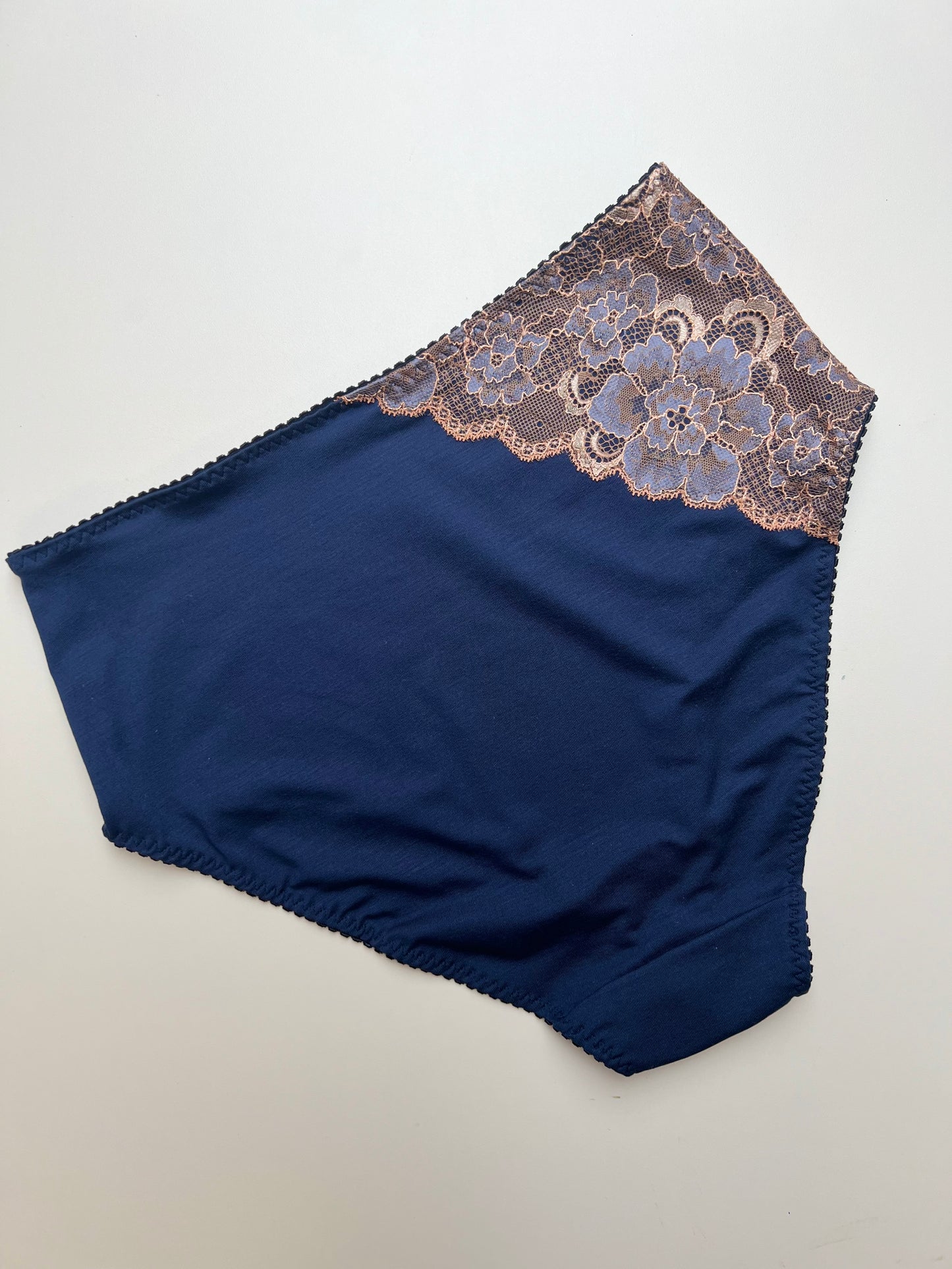 Women’s High-Waist TENCEL™ panties – Dark blue with flower lace