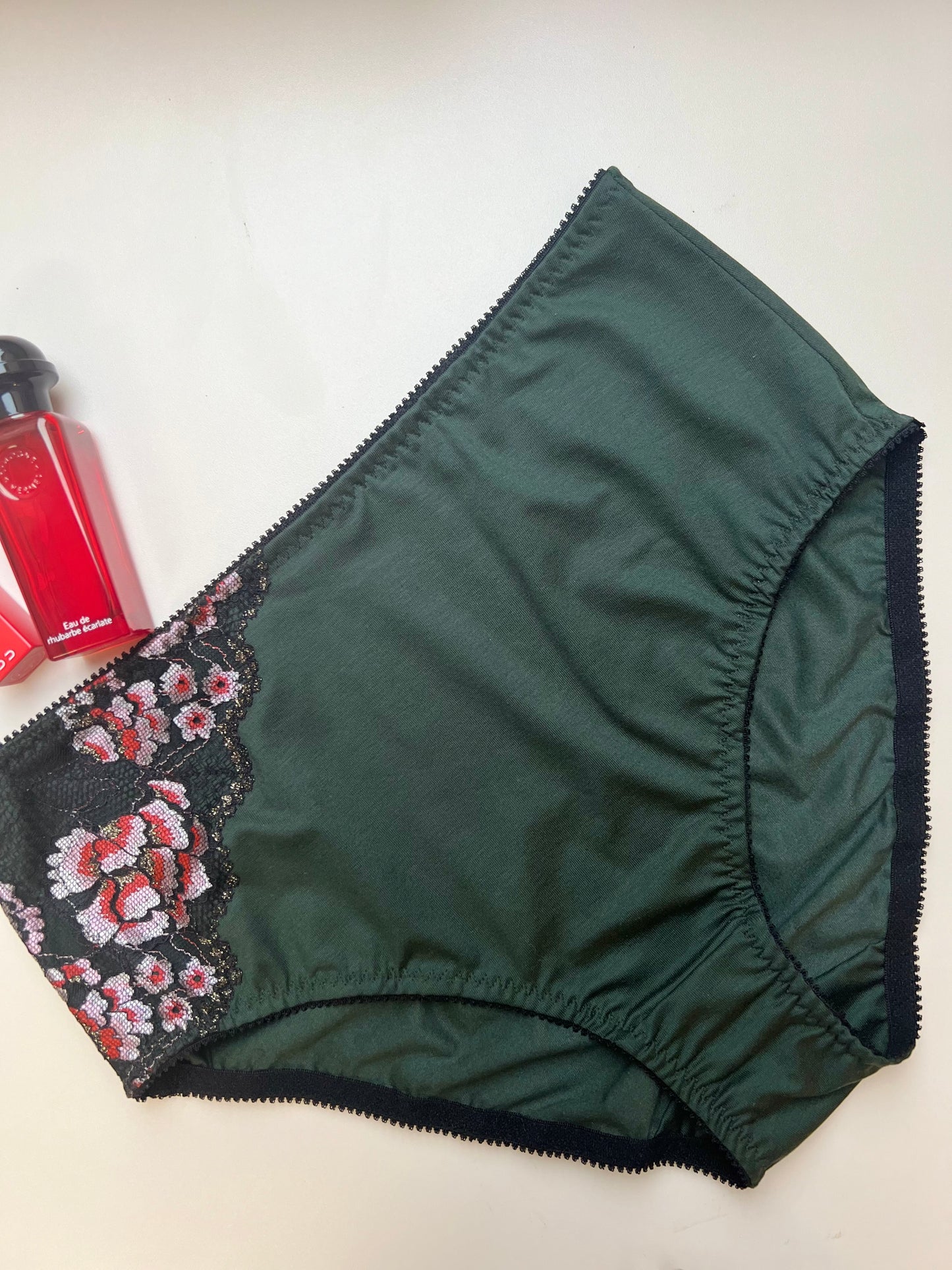 Women’s High-Waist TENCEL™ Panties – Dark green with Lace Accent
