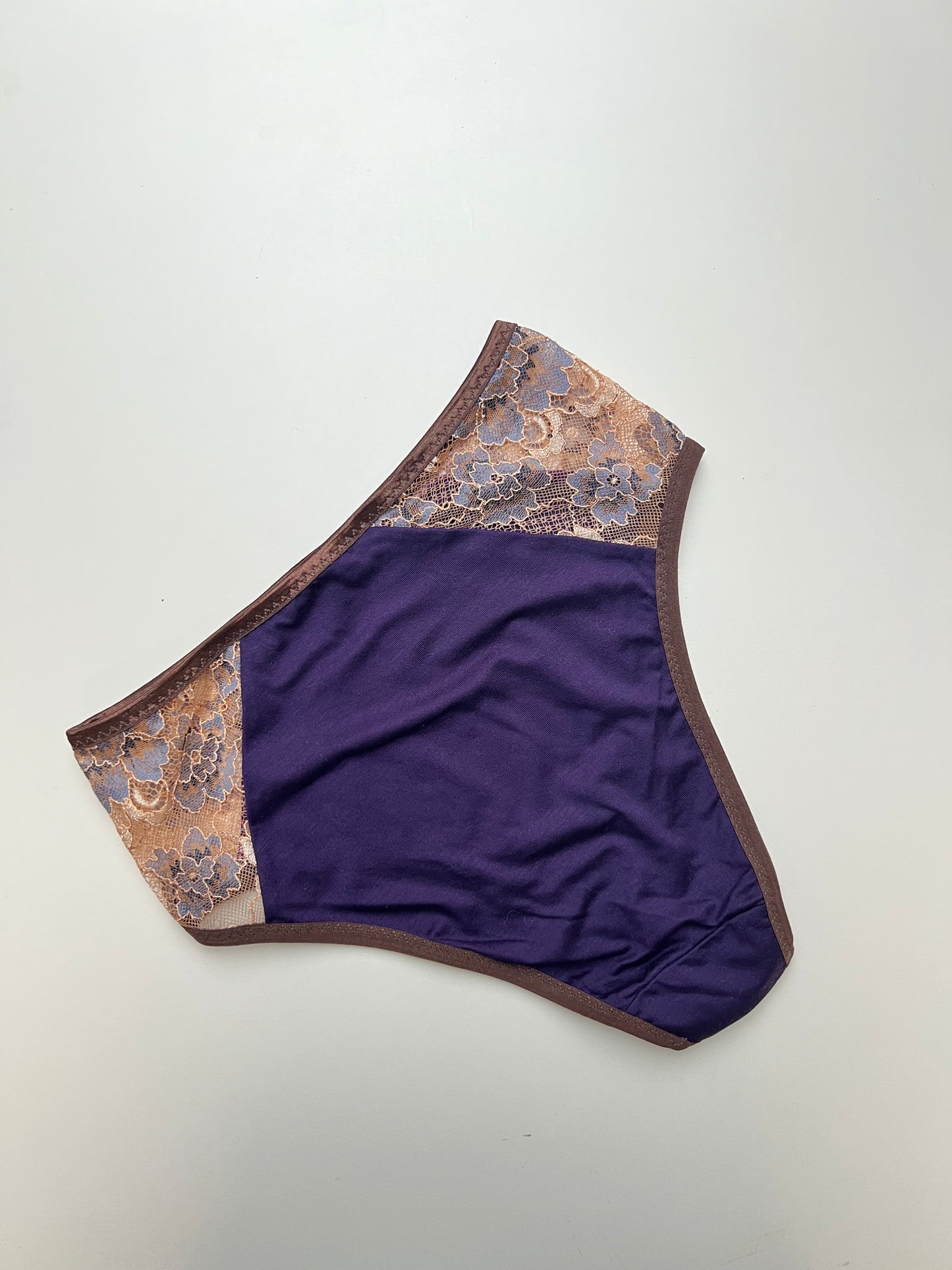 Dark Lilac Opanties Made of TENCEL™ Jersey and Recycled Lace with Floral Pattern