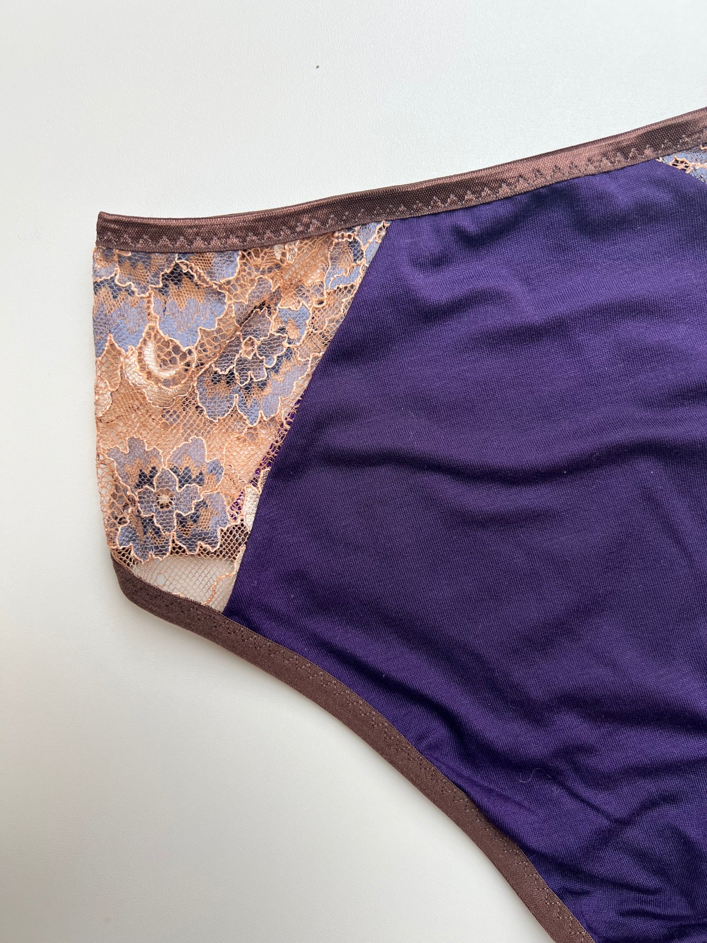 Dark Lilac Opanties Made of TENCEL™ Jersey and Recycled Lace with Floral Pattern