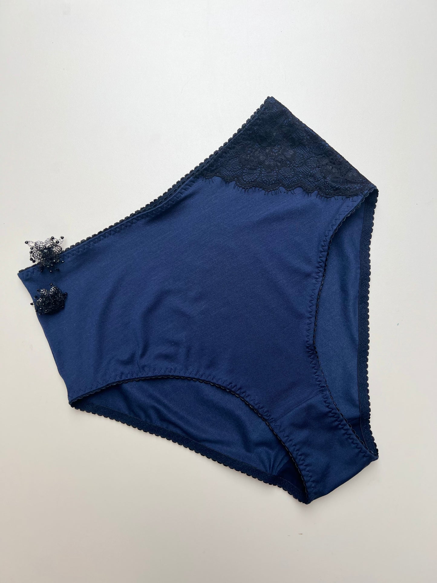 Women’s High-Waist TENCEL™ panties – Dark blue with black lace