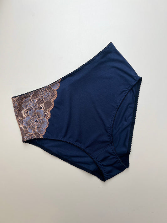 Women’s High-Waist TENCEL™ panties – Dark blue with flower lace