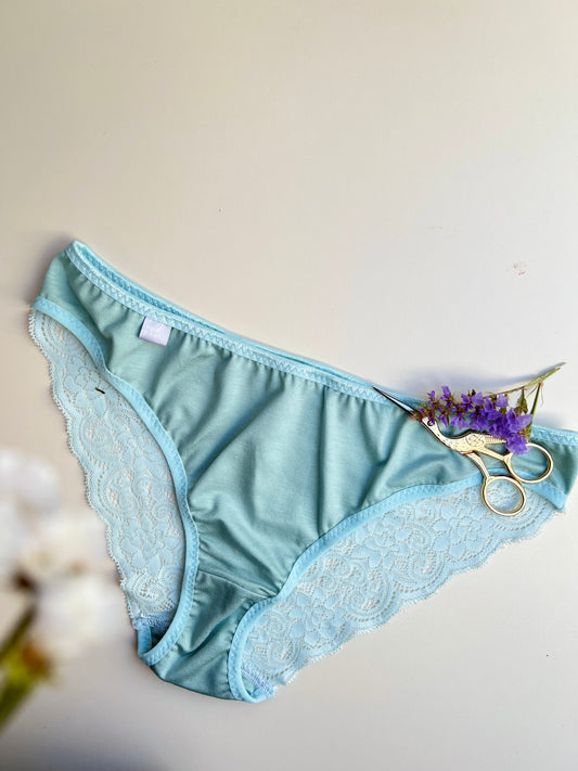 Women’s Low-Waist Panties Made of TENCEL™ Jersey and Recycled Lace - Mint